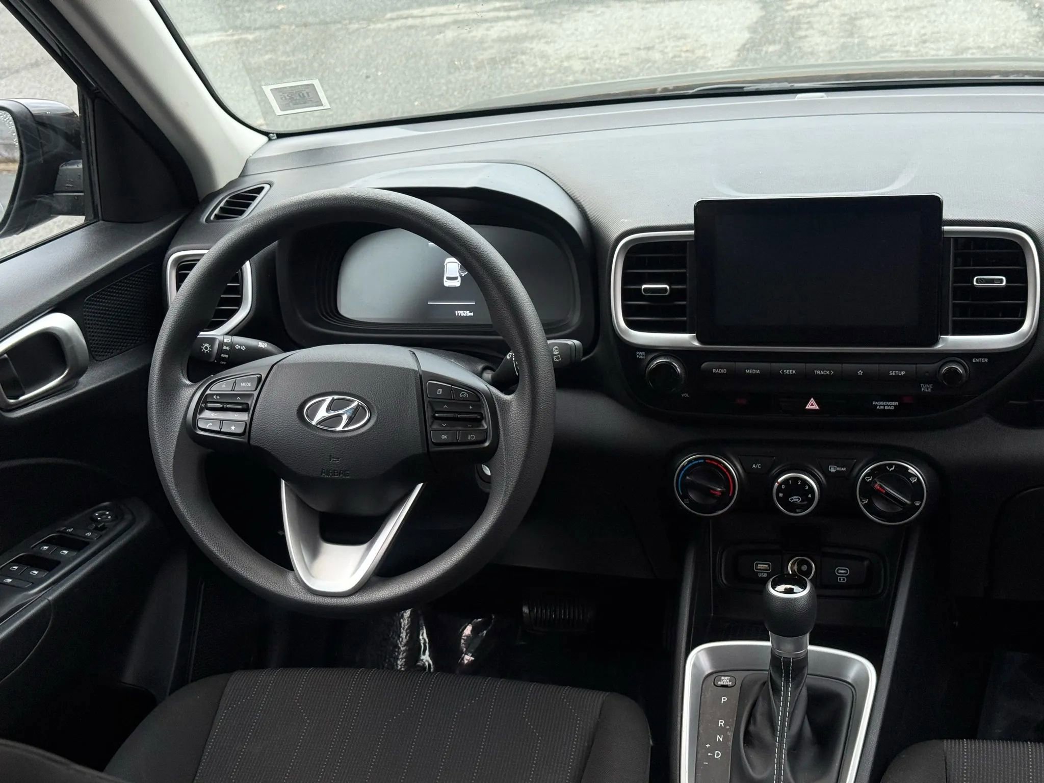 Used 2023 Hyundai Venue SE w/ Cargo Package image 25