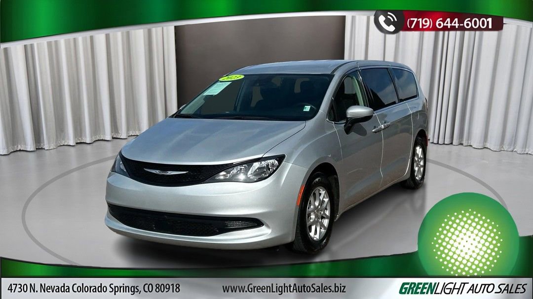Used 2023 Chrysler Voyager LX image 1