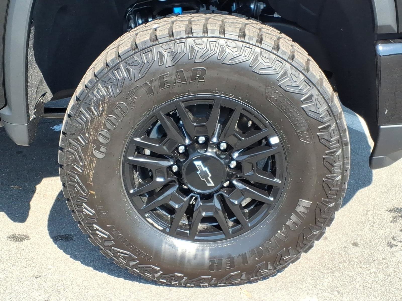 New 2026 Chevrolet Silverado 2500 ZR2 w/ LPO, Dark Essentials Package AWD/4WD image 15