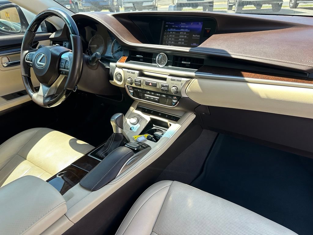 Used 2017 Lexus ES 350 w/ Luxury Package FWD image 18