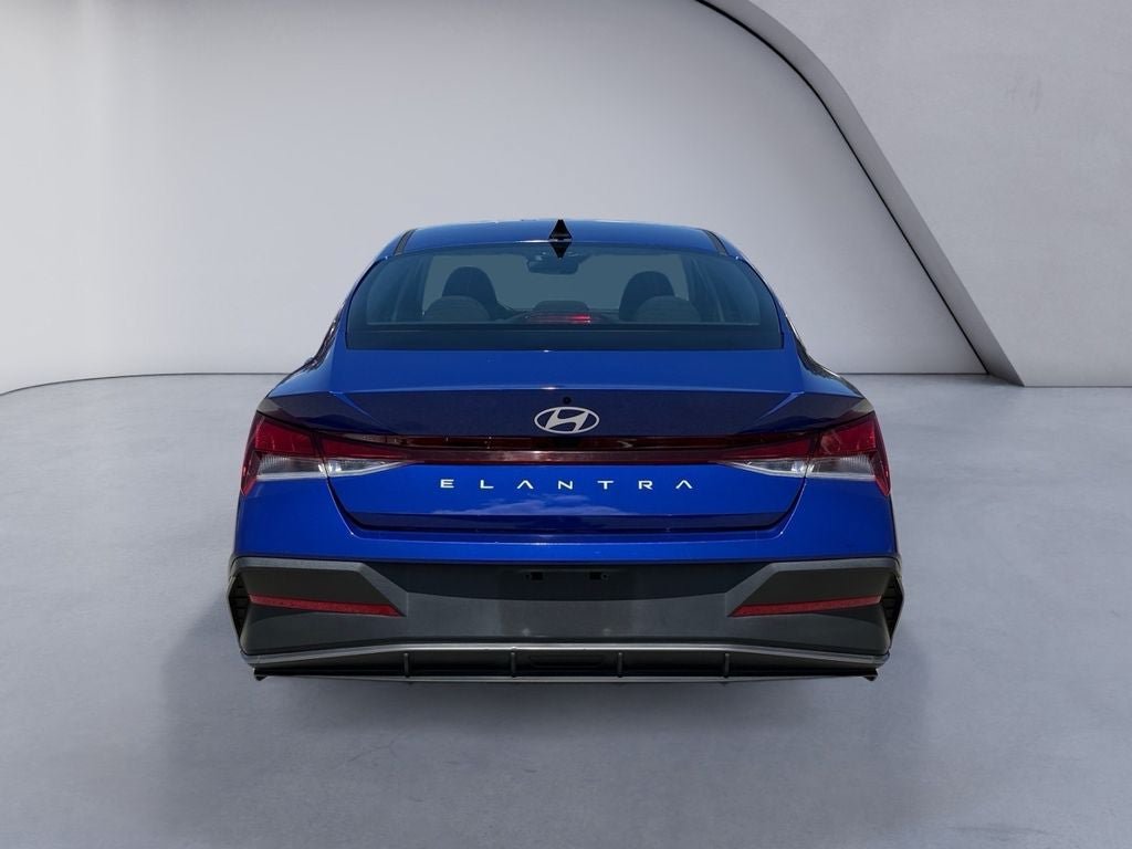 Used 2024 Hyundai Elantra SEL FWD image 4