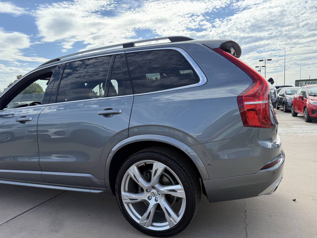 Used 2018 Volvo XC90 T6 Momentum w/ Convenience Package image 7
