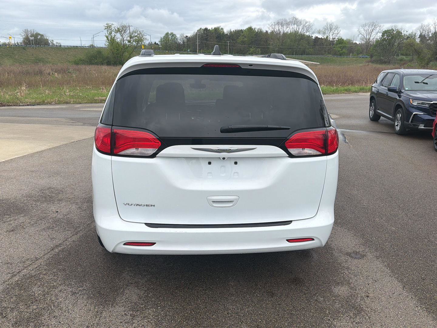 Used 2021 Chrysler Voyager Lxi FWD image 4