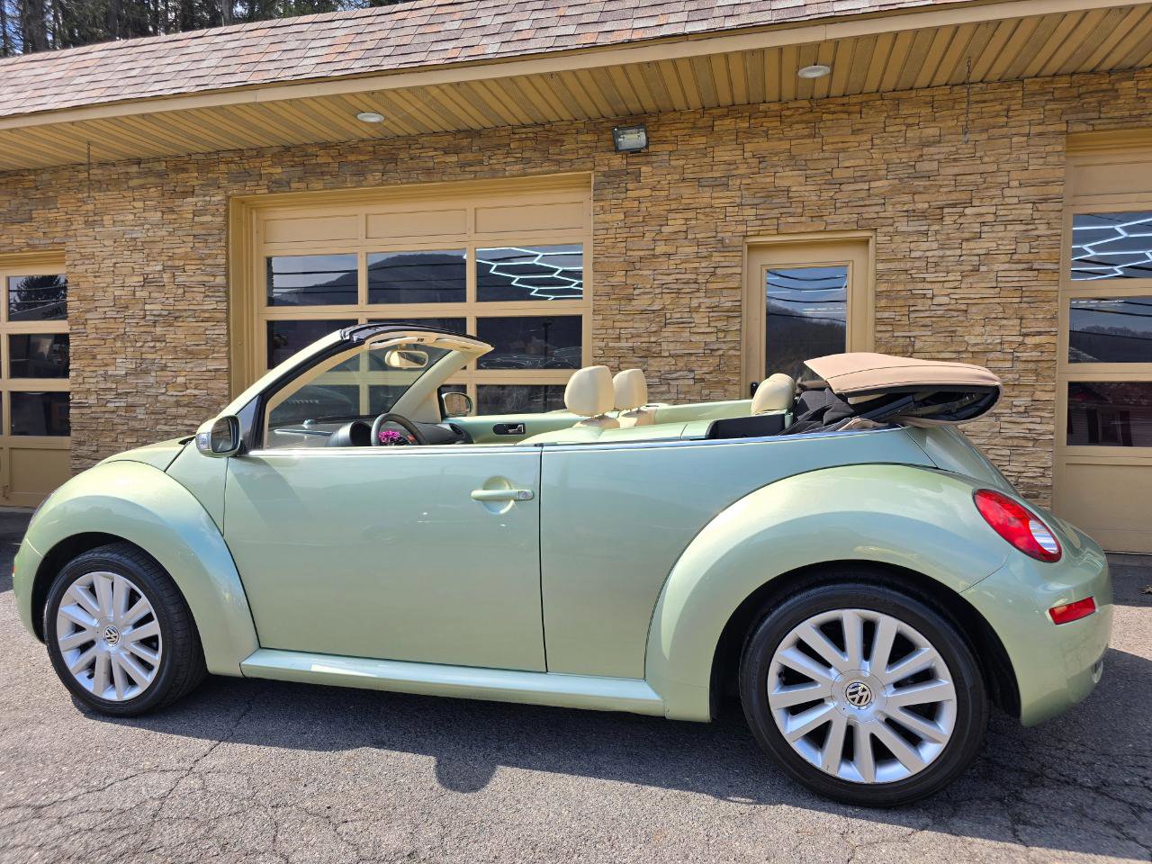 Used 2008 Volkswagen Beetle SE image 40