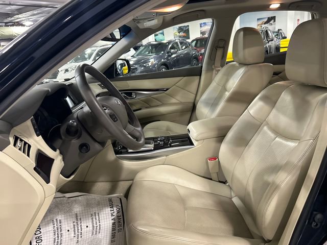 Used 2019 INFINITI Q70 Luxe w/ Proactive Package image 10