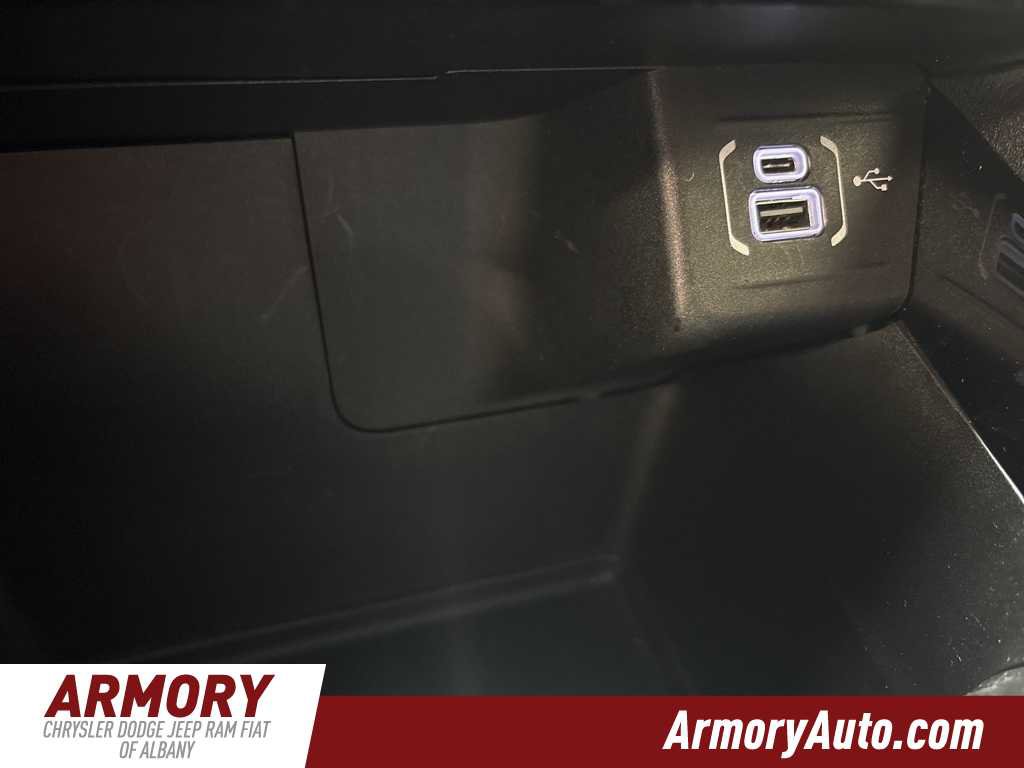 Used 2025 Jeep Compass Limited image 19