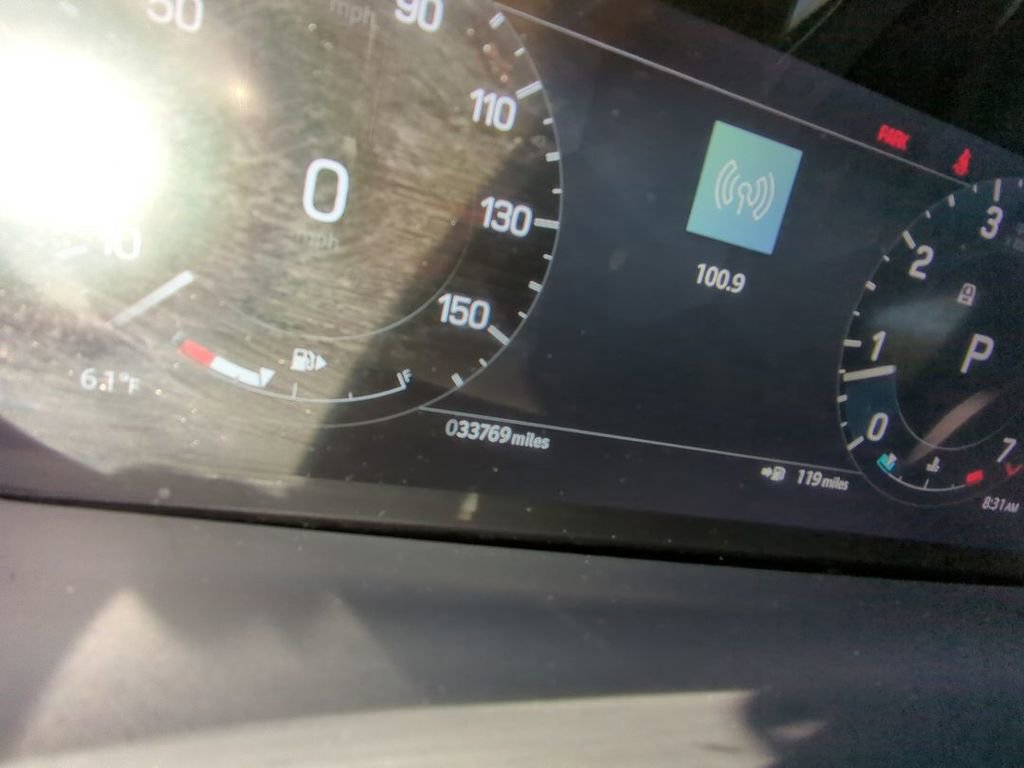 Used 2024 Land Rover Discovery S image 12