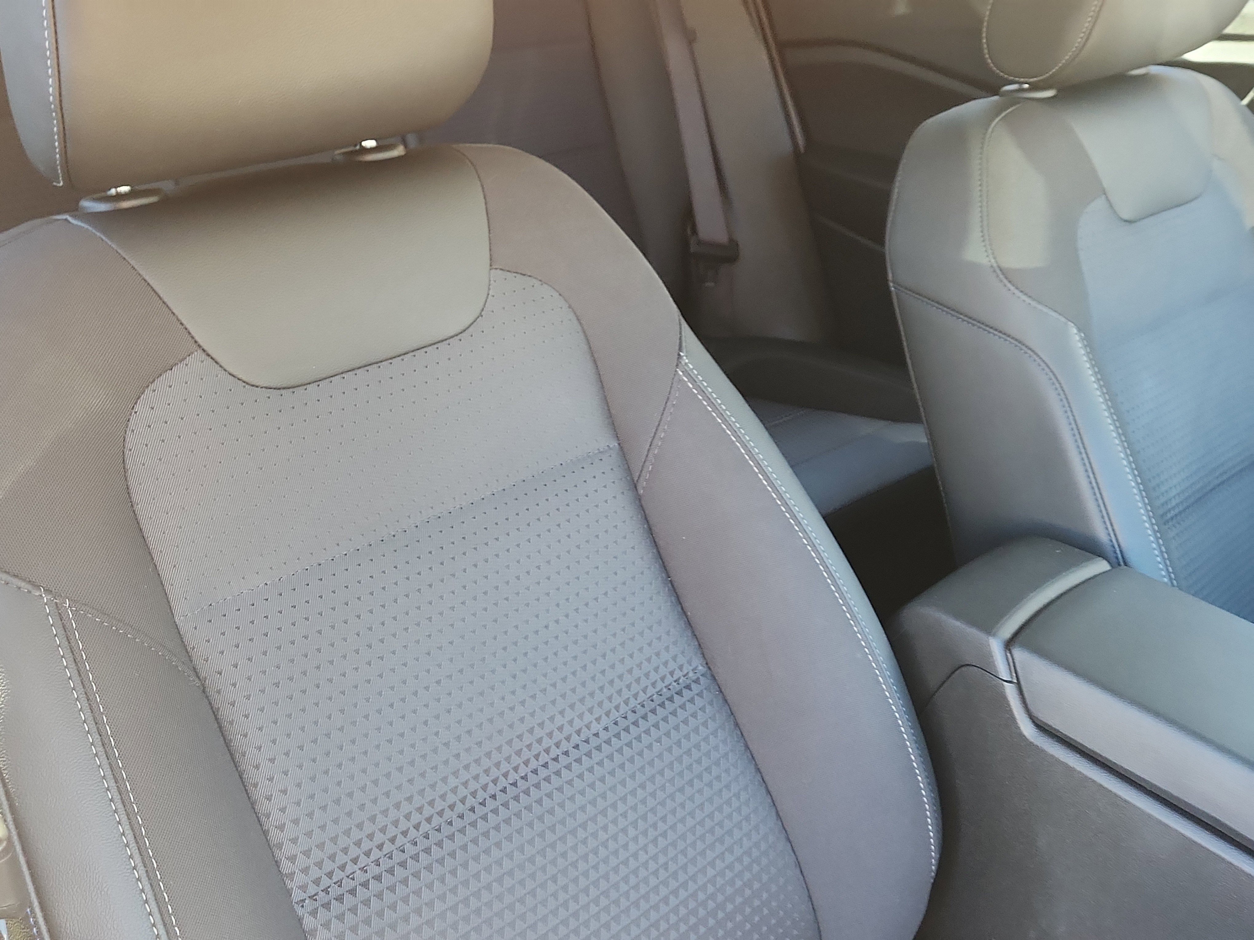 Used 2024 Chevrolet Trax LT w/ Sunroof Package image 14