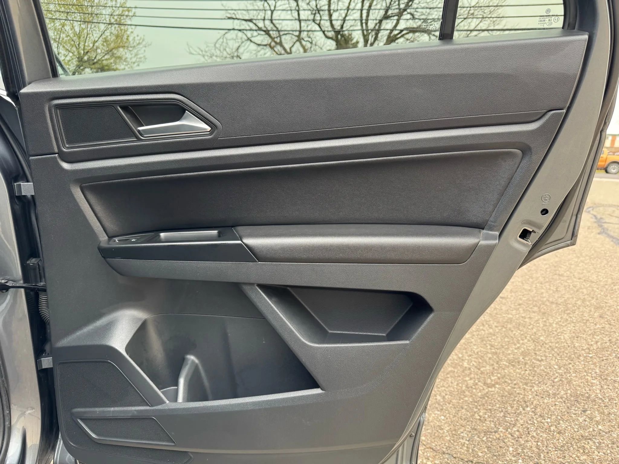 Used 2020 Volkswagen Atlas Cross Sport SE w/ Panoramic Sunroof Package image 32