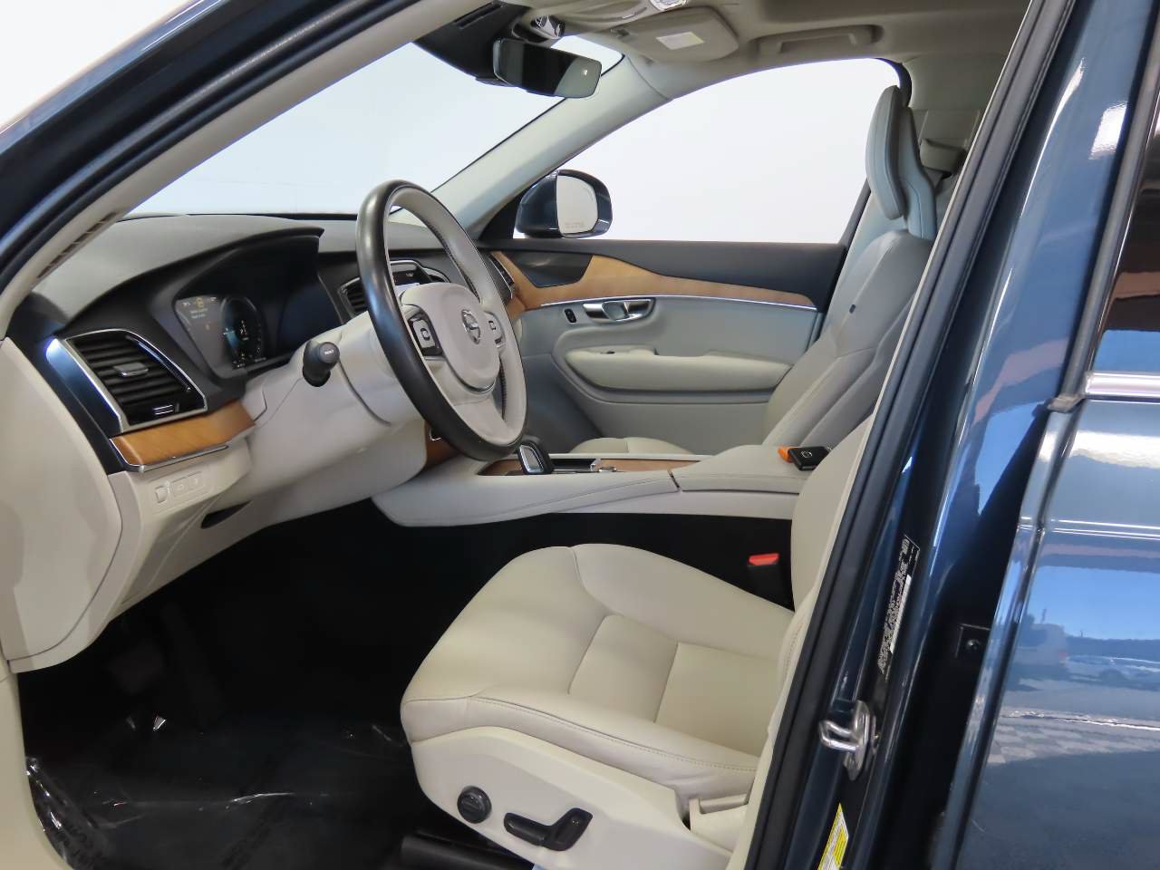Used 2021 Volvo XC90 T8 Inscription Expression w/ Advanced Package AWD/4WD image 16
