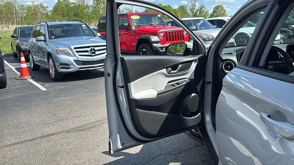 Used 2023 Hyundai Kona Limited AWD/4WD image 11