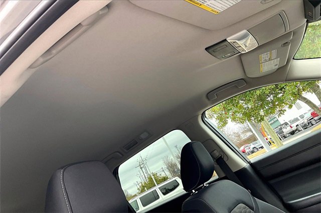 Used 2022 Nissan Pathfinder SV image 28