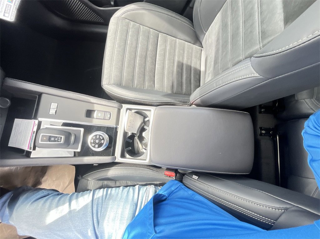 New 2025 Mitsubishi Outlander SE image 21