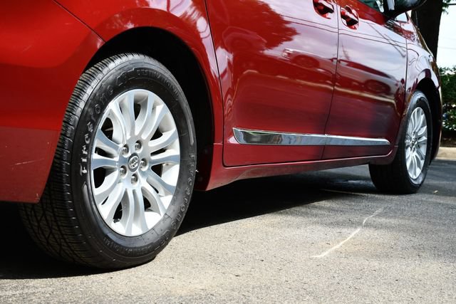 Used 2013 Toyota Sienna XLE FWD image 9