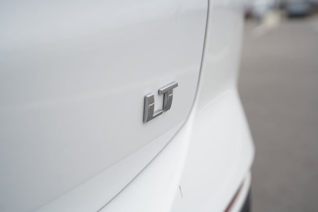 Used 2022 Chevrolet Equinox LT w/ Driver Convenience Package image 39