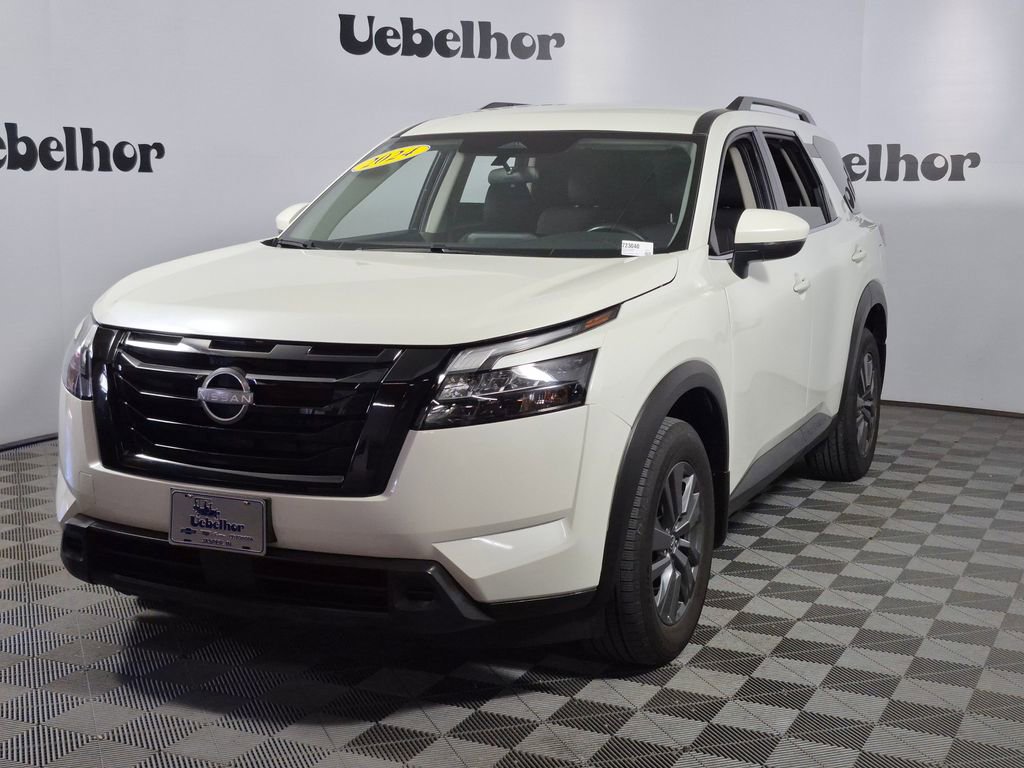 Used 2024 Nissan Pathfinder SV w/ Black Appearance Package AWD/4WD image 3