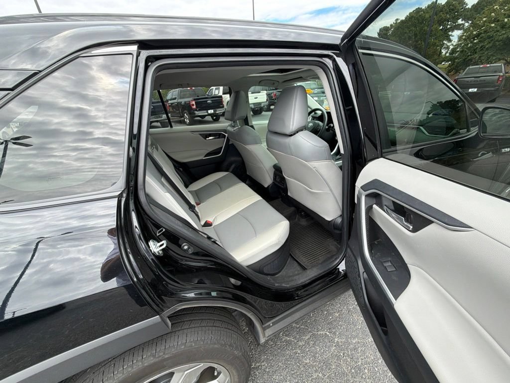 Used 2021 Toyota RAV4 XLE Premium AWD/4WD image 15