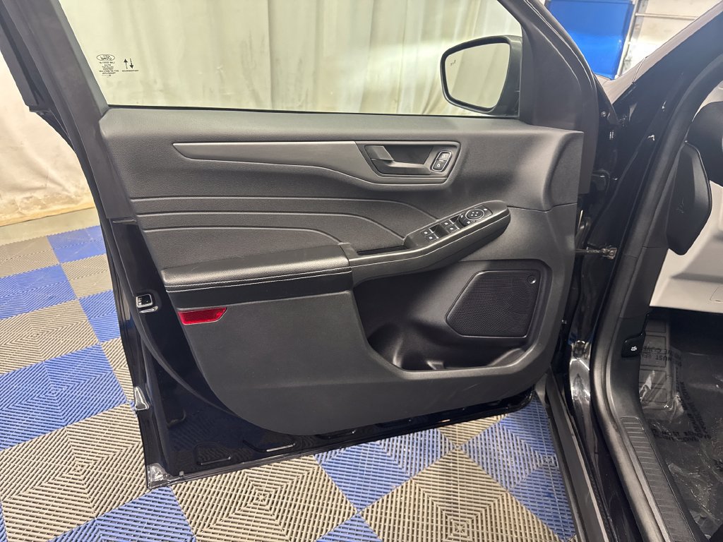 Used 2023 Ford Escape Active AWD/4WD image 11