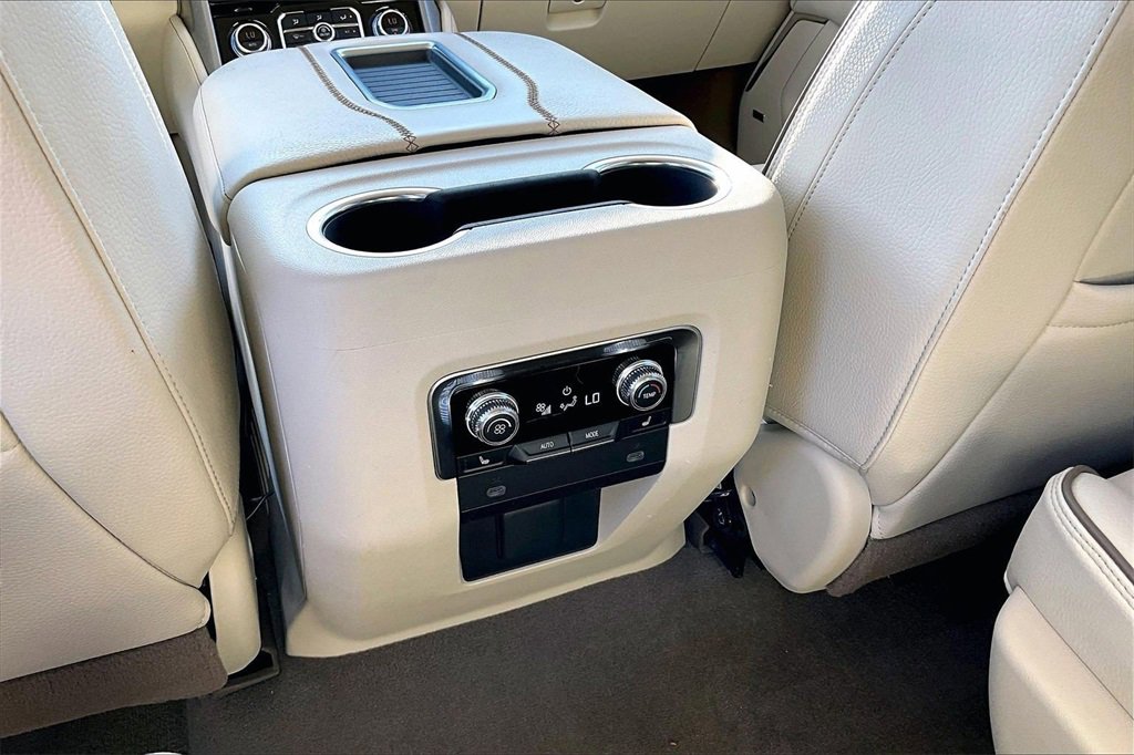 Used 2021 GMC Yukon Denali w/ Denali Premium Package image 17