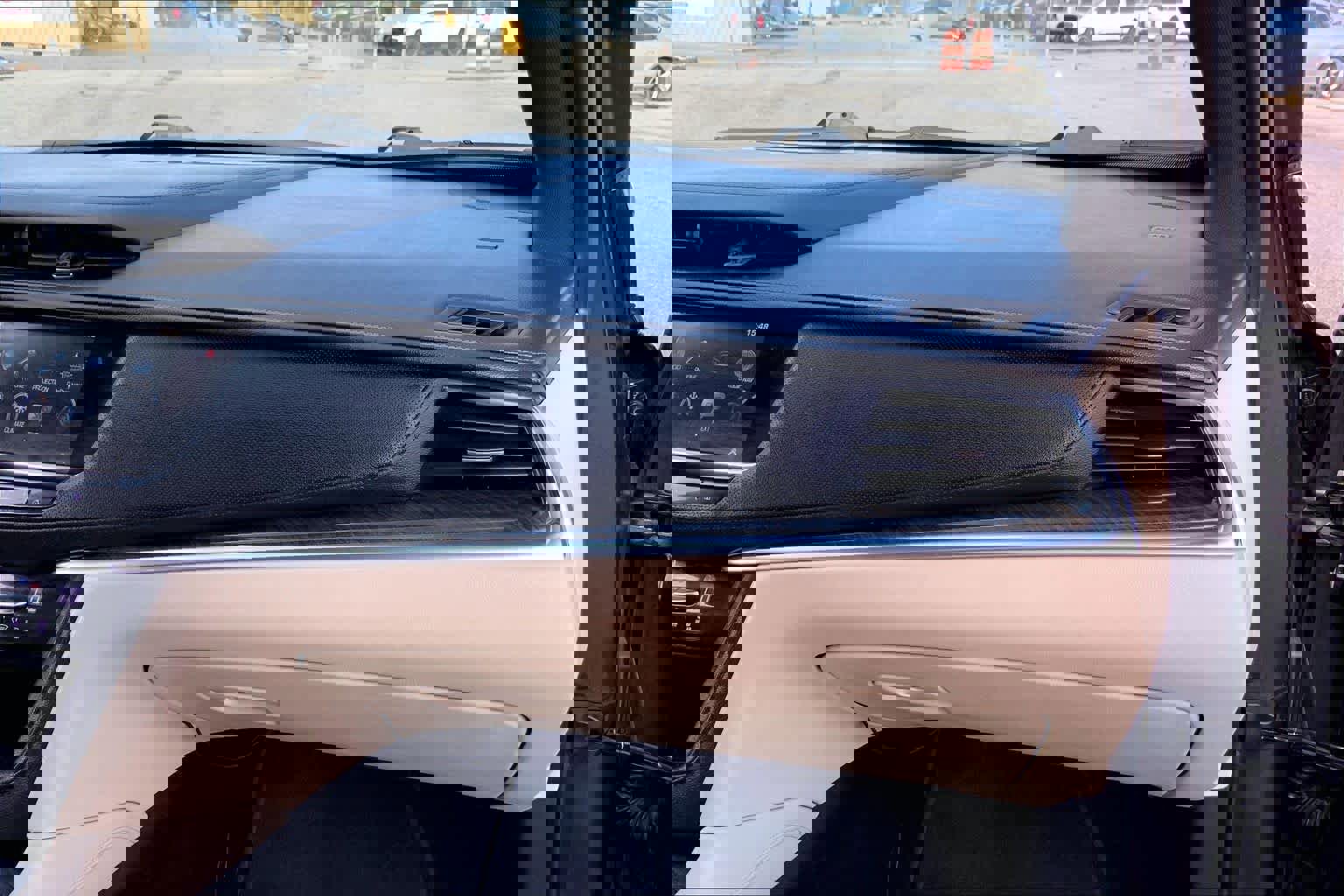 Used 2018 Cadillac XT5 FWD image 17