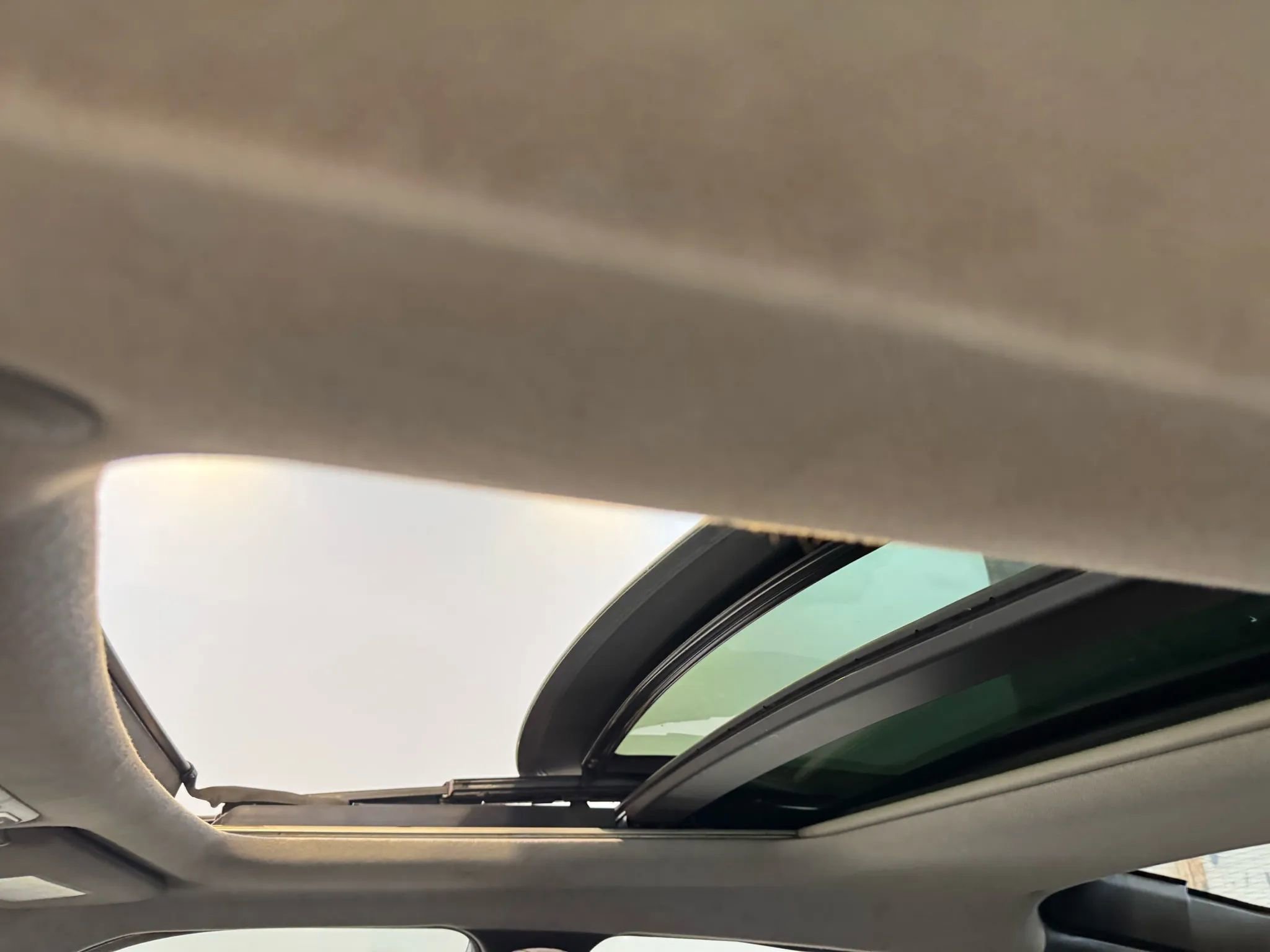 Used 2013 Hyundai Veloster w/ Style Pkg image 18