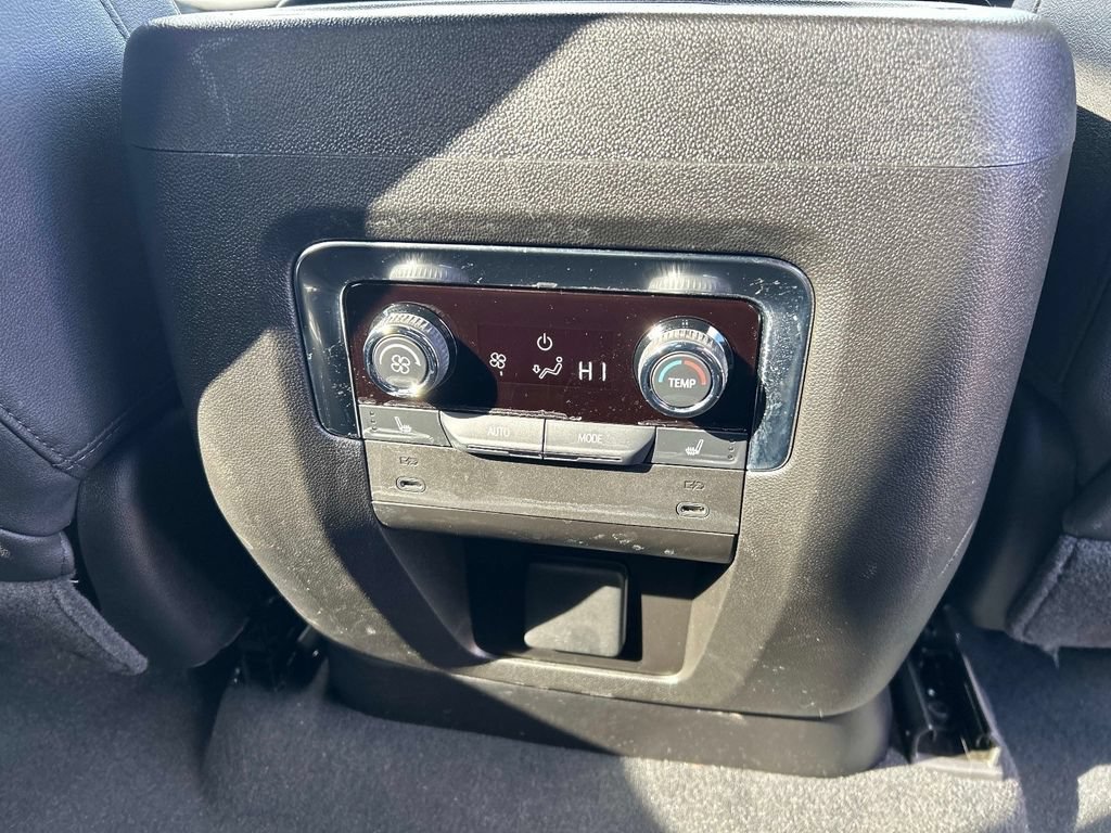 Used 2025 Chevrolet Tahoe Premier AWD/4WD image 18