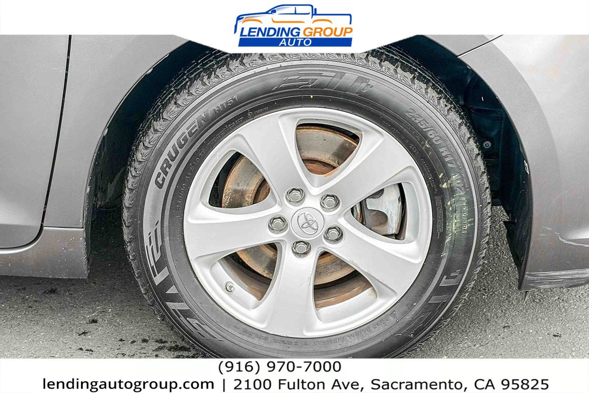 Used 2017 Toyota Sienna LE image 9