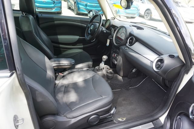 Used 2011 MINI Cooper Hardtop FWD image 3