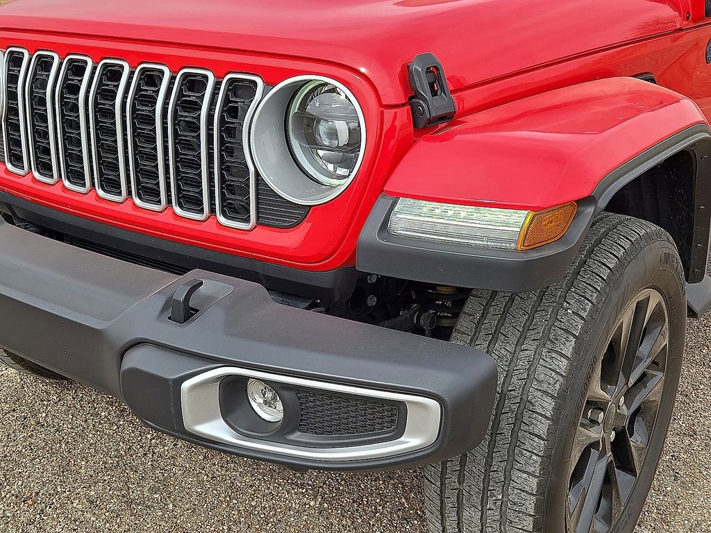 Used 2025 Jeep Wrangler Sahara 4xe image 9