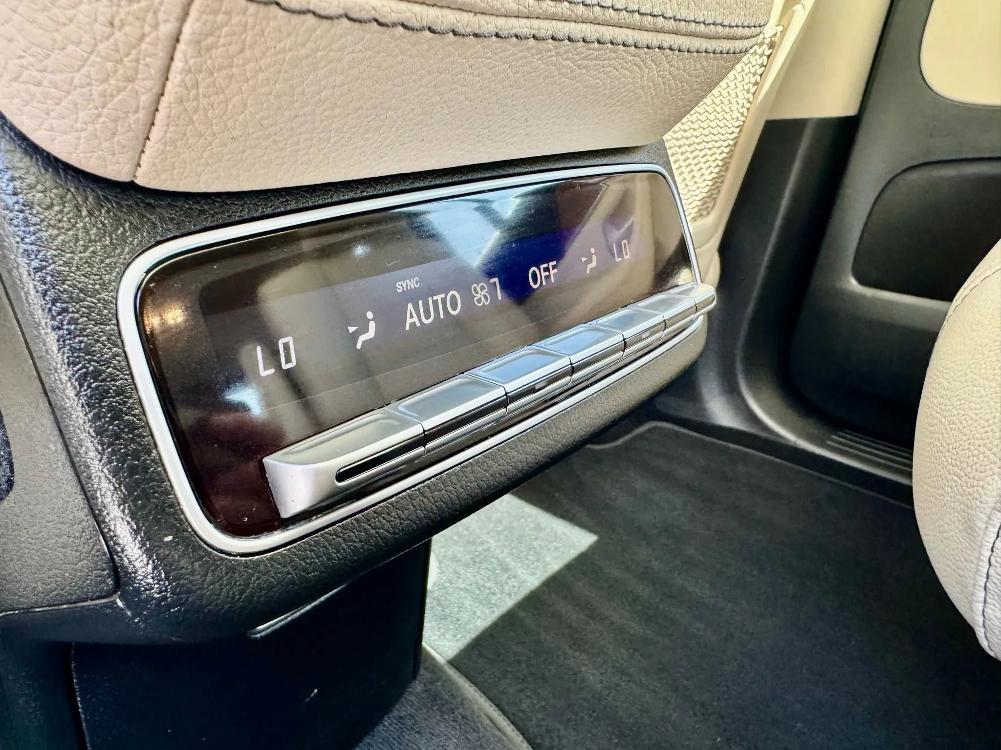 Used 2024 Mercedes-Benz GLS 450 4MATIC image 12