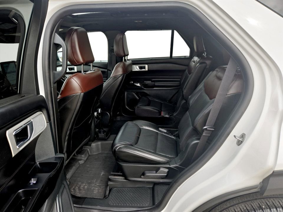 Used 2023 Ford Explorer Platinum w/ Technology Package image 30