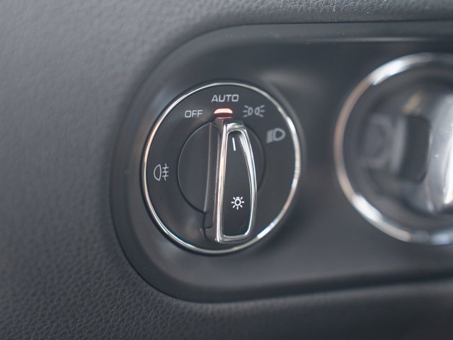 Certified 2025 Porsche Macan image 28