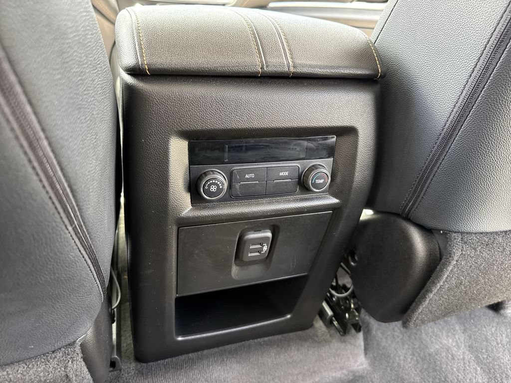 Used 2019 Chevrolet Traverse LT FWD image 37