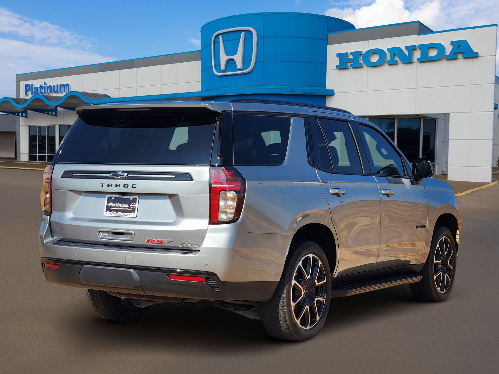 Used 2024 Chevrolet Tahoe RST w/ Luxury Package AWD/4WD image 4