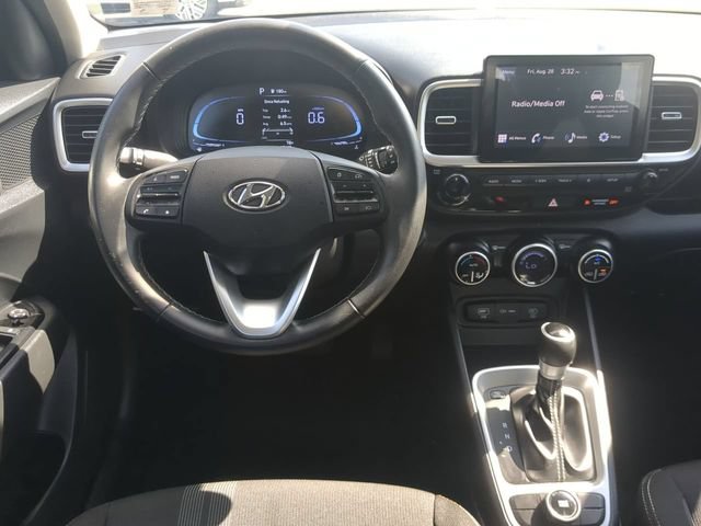 Used 2024 Hyundai Venue SEL FWD image 15