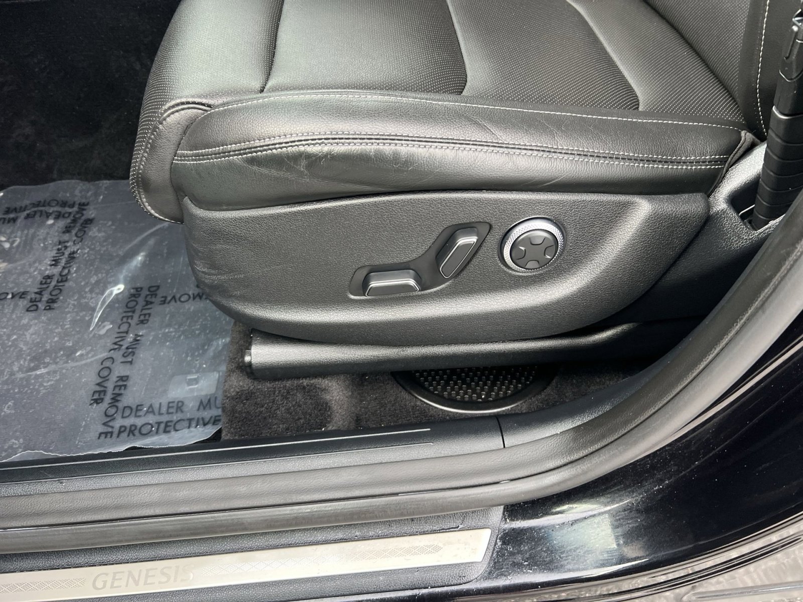 Used 2023 Genesis GV70 2.5T w/ Cargo Package image 14