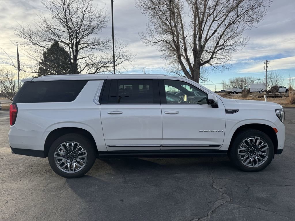 Used 2024 GMC Yukon XL Denali Ultimate image 3
