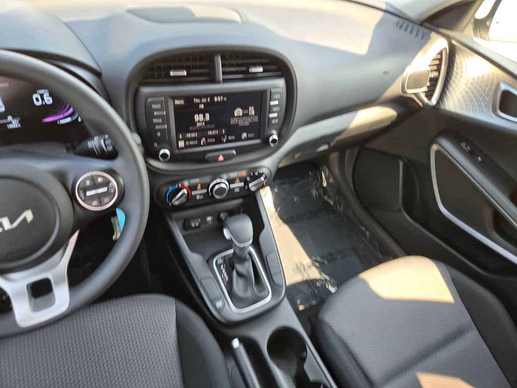 Certified 2025 Kia Soul LX w/ LX Technology Package FWD image 21