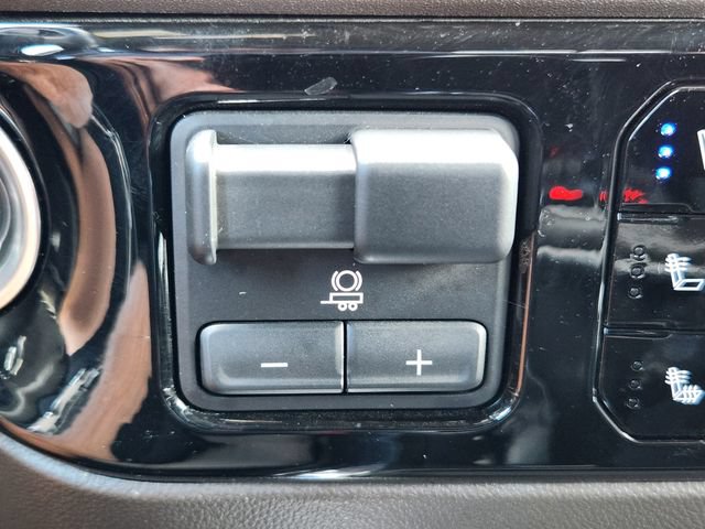 Certified 2023 Chevrolet Silverado 1500 LTZ AWD/4WD image 22
