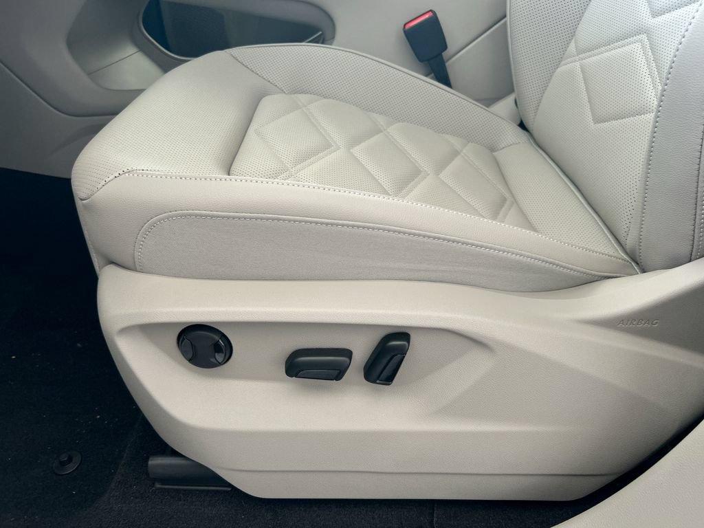 New 2026 Volkswagen Atlas SE FWD image 11