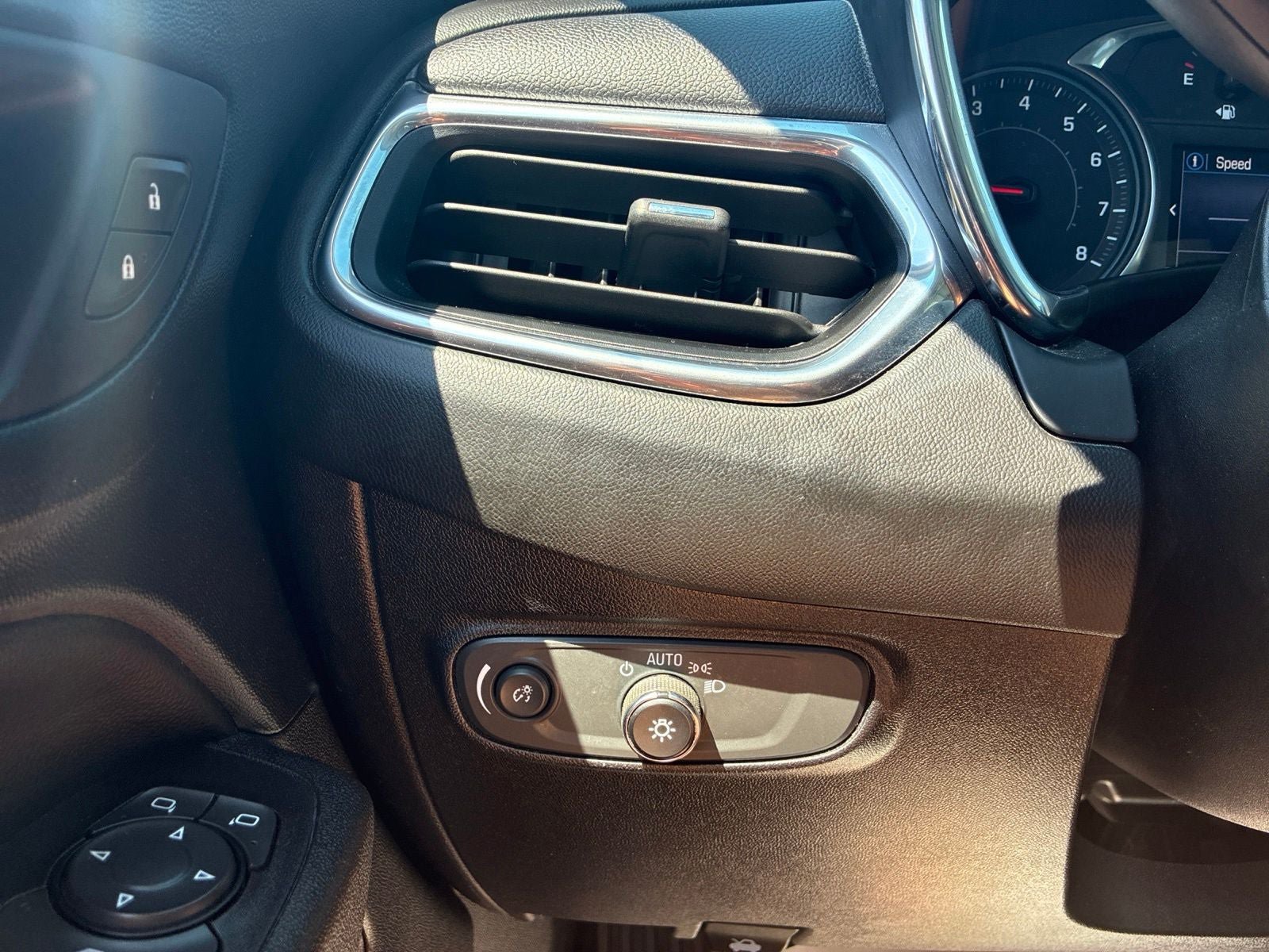Used 2019 Chevrolet Equinox LT AWD/4WD image 29