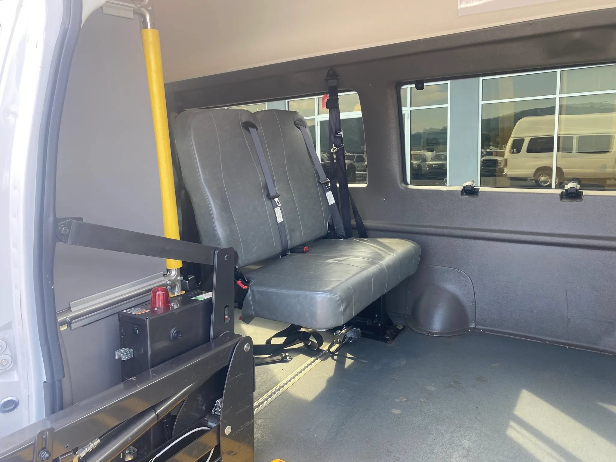 Used 2014 Ford E-350 and Econoline 350 Extended Super Duty w/ Power Group RWD image 26