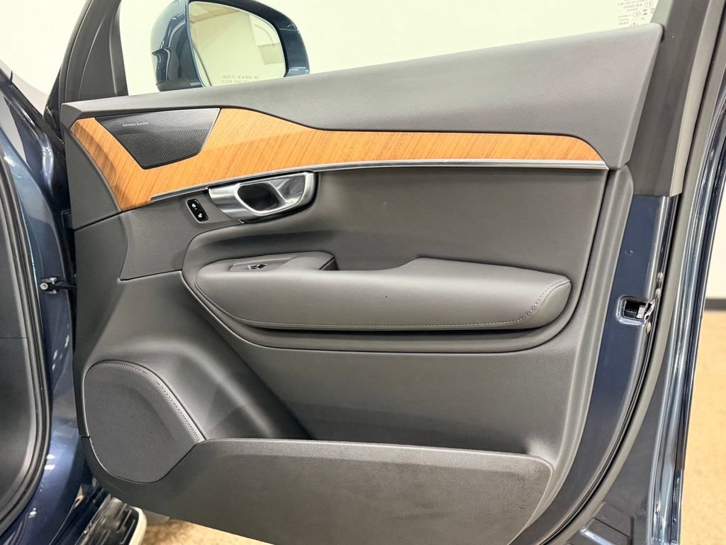 Used 2025 Volvo XC90 B6 Plus w/ Protection Package AWD/4WD image 18