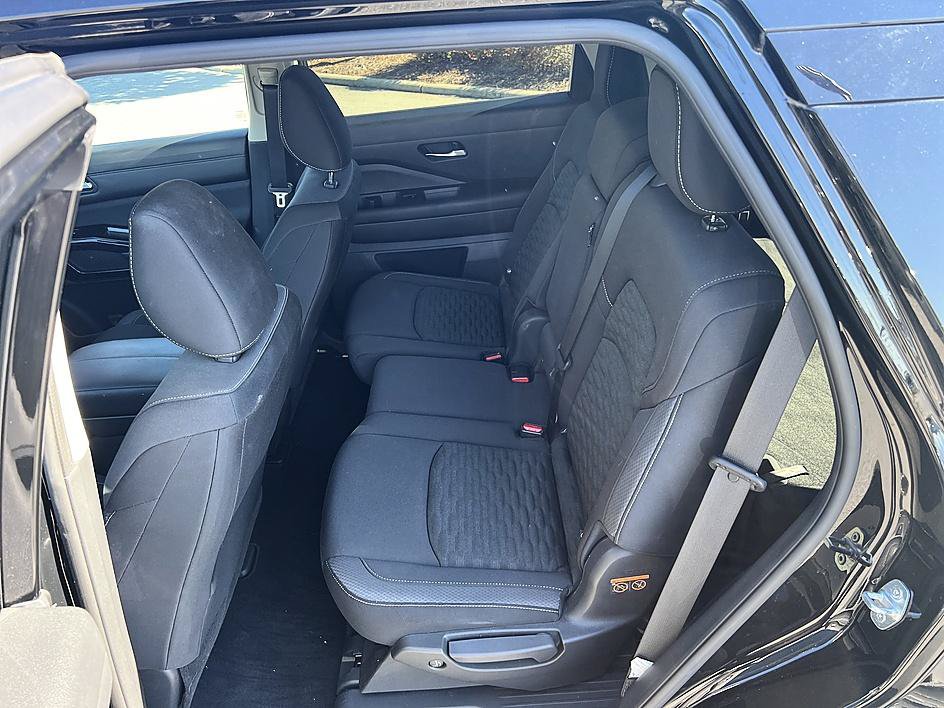 Certified 2022 Nissan Pathfinder SV w/ SV Black Package FWD image 14