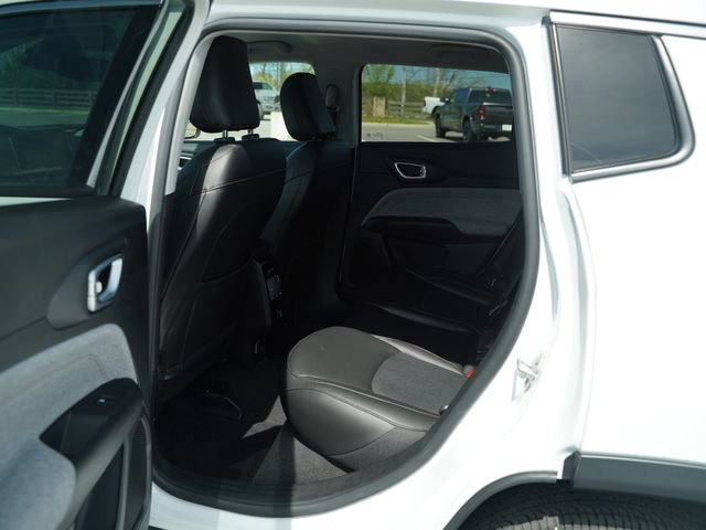 Used 2022 Jeep Compass Latitude image 15