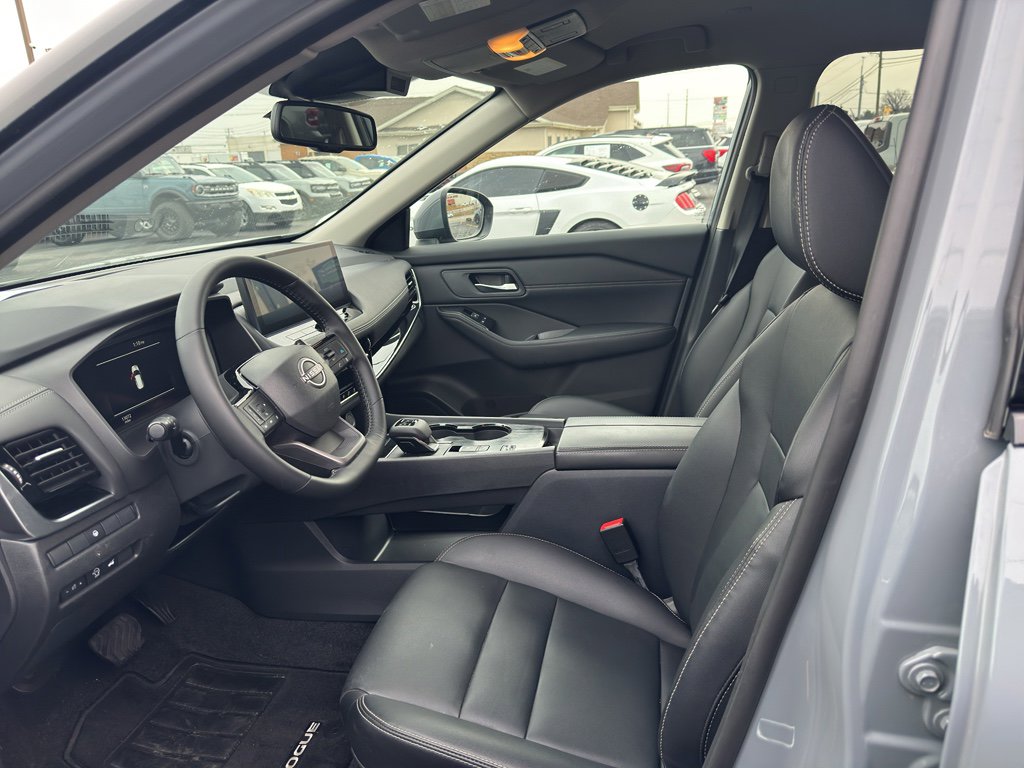 Used 2025 Nissan Rogue SL image 6