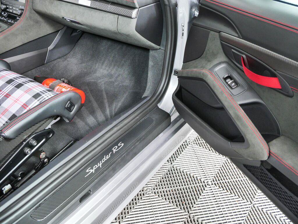 Certified 2025 Porsche 718 Boxster Spyder RS RWD image 21