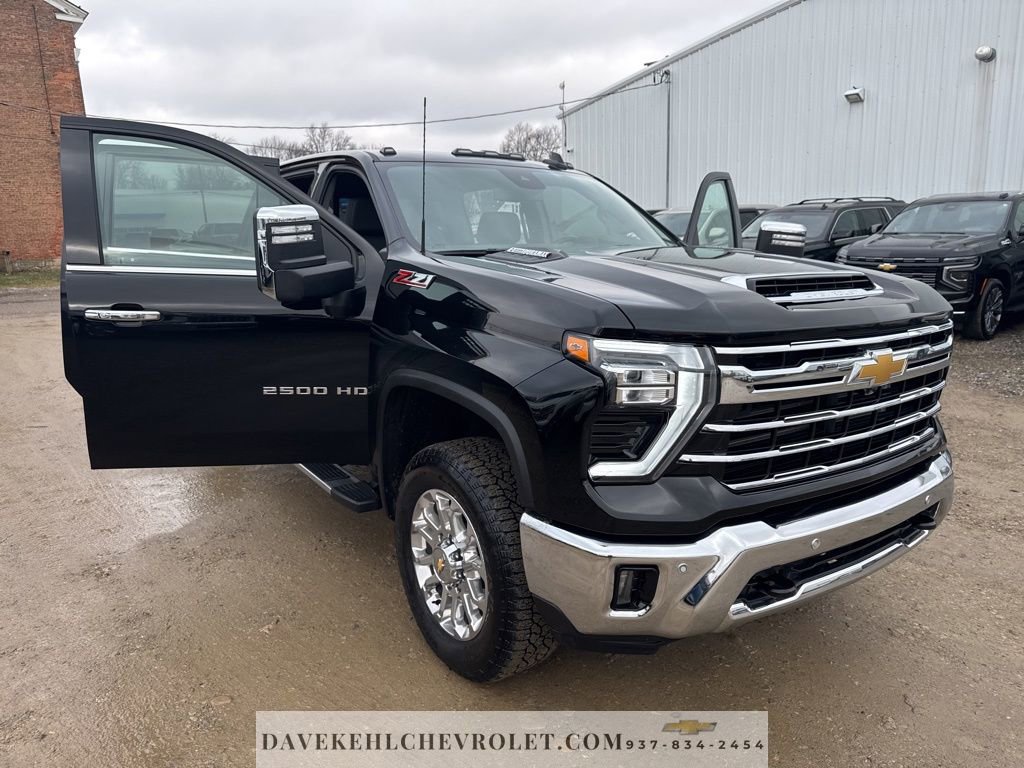 Used 2025 Chevrolet Silverado 2500 LTZ w/ LTZ Plus Package AWD/4WD image 41