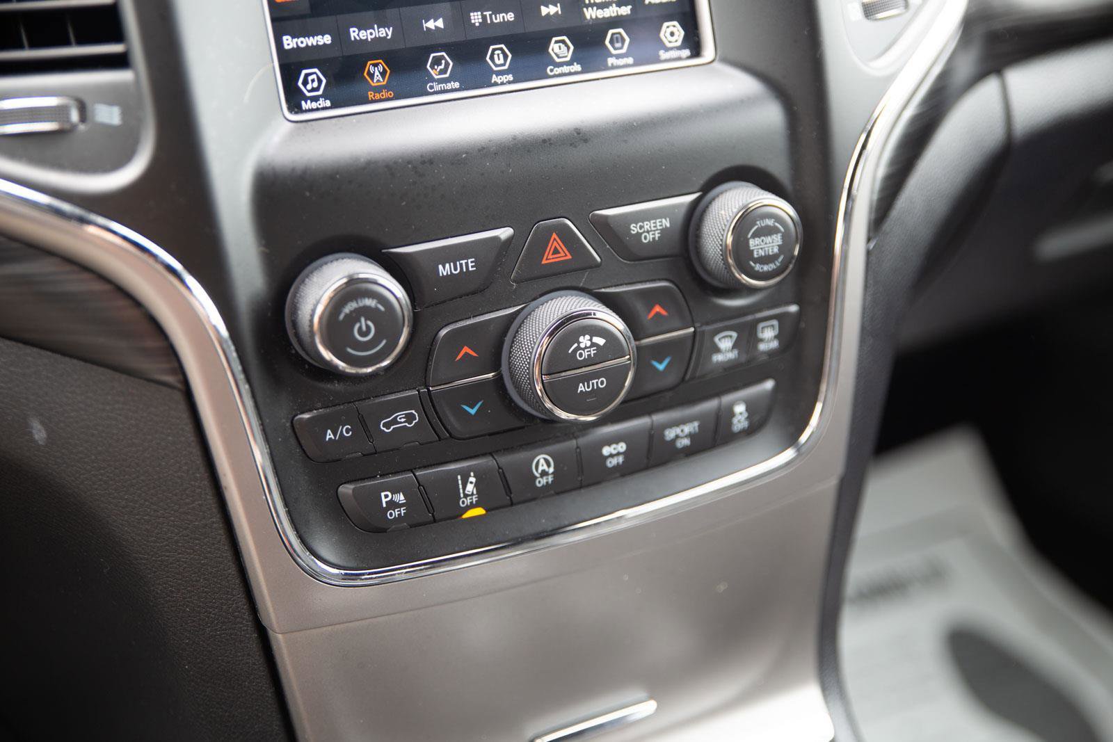 Used 2021 Jeep Grand Cherokee Laredo image 15