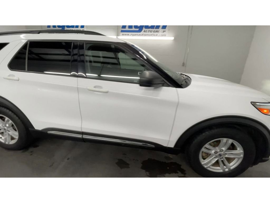 Used 2020 Ford Explorer XLT image 2